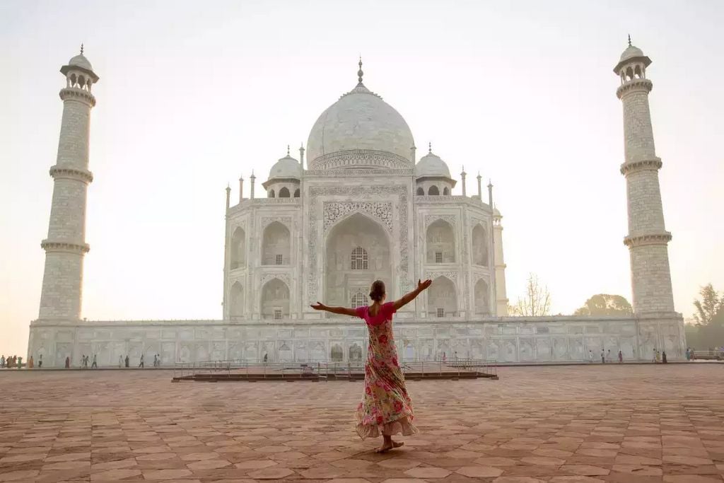 Beautiful picture of taj mahal with lady
