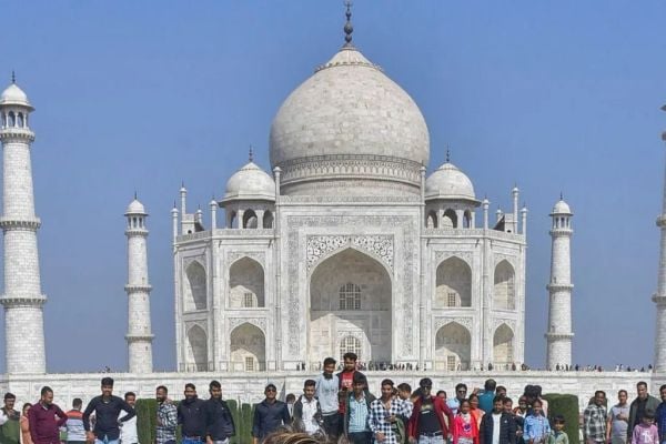 agra taj mahostav